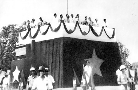 Ngày 2-9-1945, tại Quảng trường Ba Đình, Chủ tịch Hồ Chí Minh đọc Tuyên ngôn Độc lập khai sinh nước Việt Nam Dân chủ cộng hòa. Ảnh tư liệu.